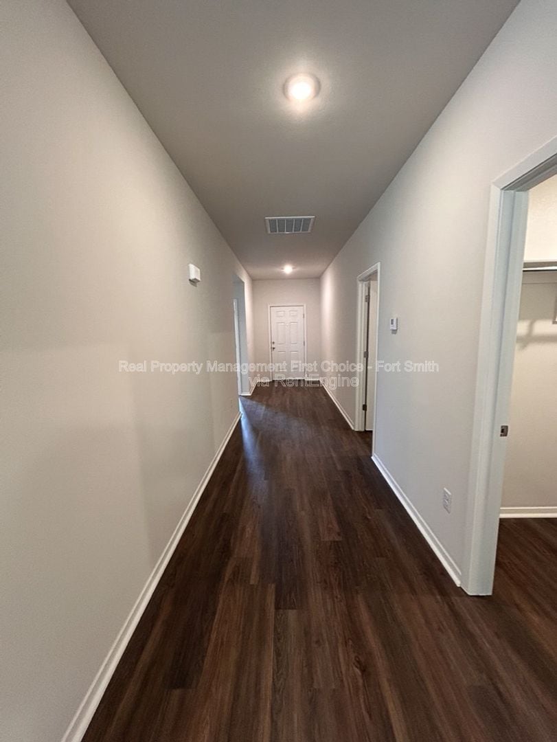 Building Photo - 10640 Cedar Wy