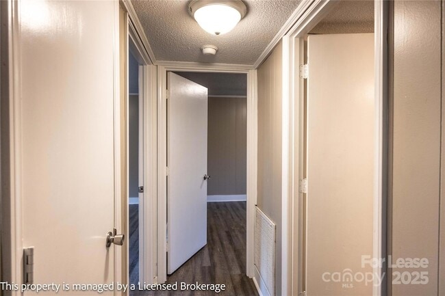 Building Photo - 132 Brentwood Dr