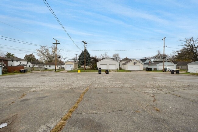 Building Photo - NEW UPDATED 2 BEDROOM HOME!
