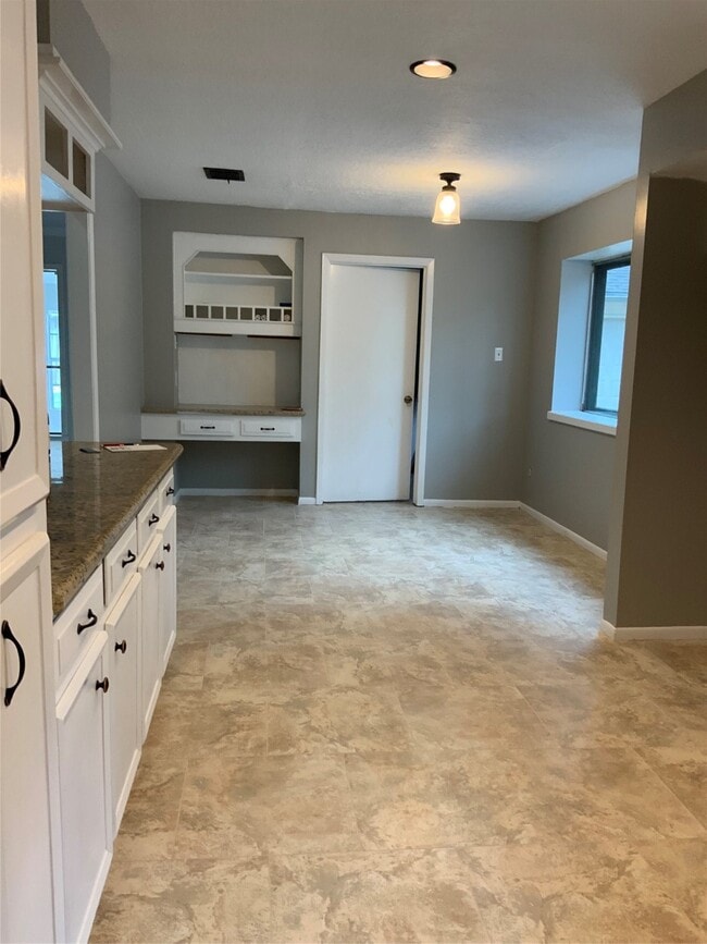 Building Photo - 614 Ellingham Dr