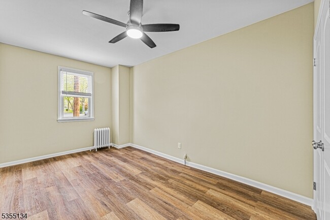 Building Photo - 388 Cook Ave