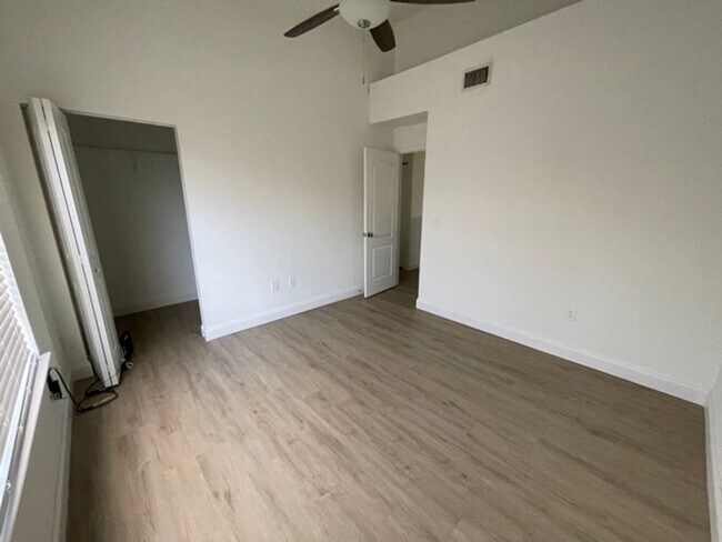 Building Photo - Beautiful Townhouse in Downtown Tampa