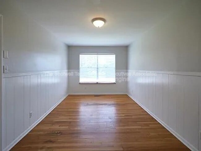 Building Photo - 1005 Francis Rd