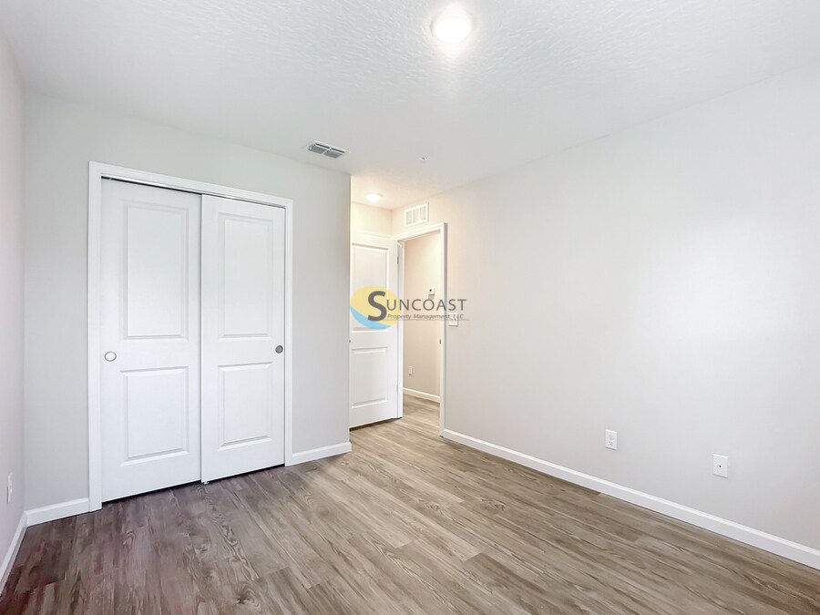 Building Photo - 6451 Breezy Oaks Wy