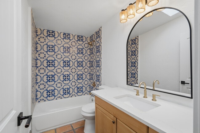 Building Photo - 6814 E Koralee St