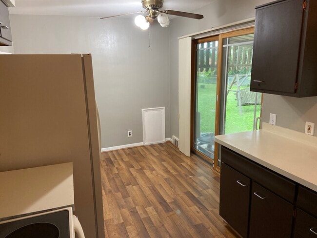 DOORWALL TO COVERED PATIO - 1643 Fairview Ave