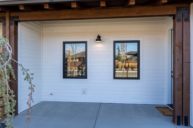 Building Photo - 4200 W Lovegood Ln