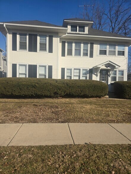 Front yard - 515 Houston St