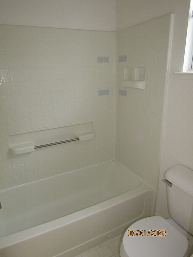 Building Photo - Beautifully updated single family house available NOW! $3,000 per month