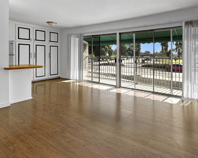 Building Photo - One Bedroom in Pacific Beach!!