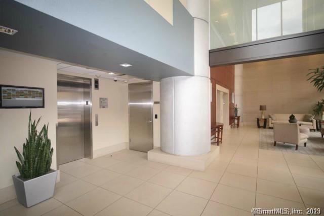 Building Photo - 127 Greyrock Pl