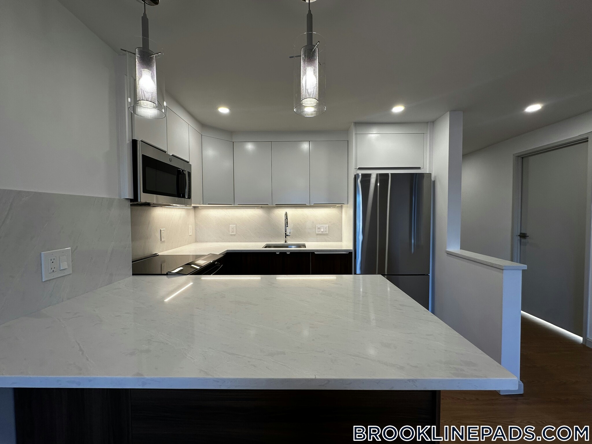 Building Photo - 1243 Beacon St