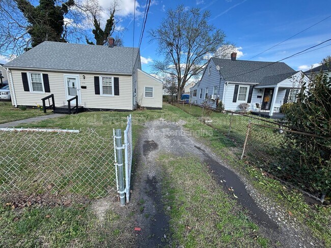 Building Photo - 1624 Rolfe Pl