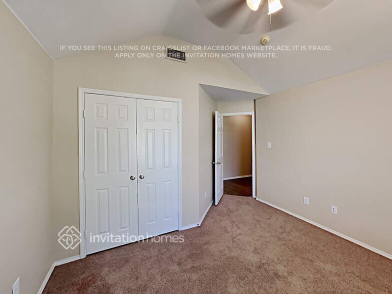 Building Photo - 905 Hidden Oaks Dr
