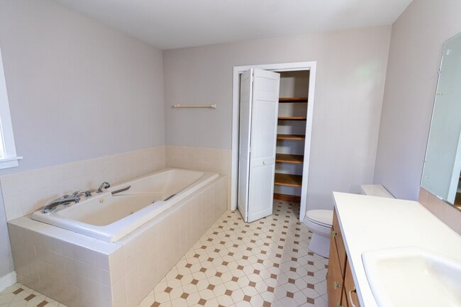 Building Photo - 363 Blackstrap Rd