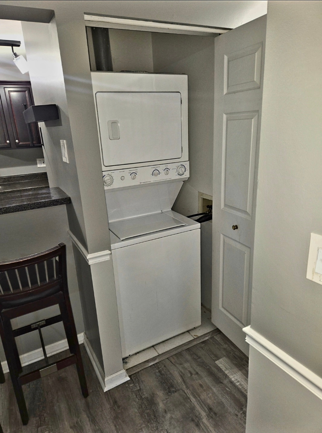 Washer/dryer - 213 E Liberty St
