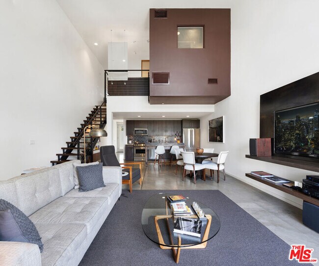 Building Photo - 4111 Sunset Blvd