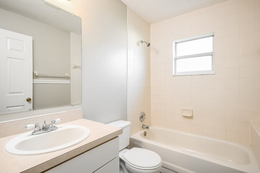 Building Photo - 10525 Reagans Run Dr