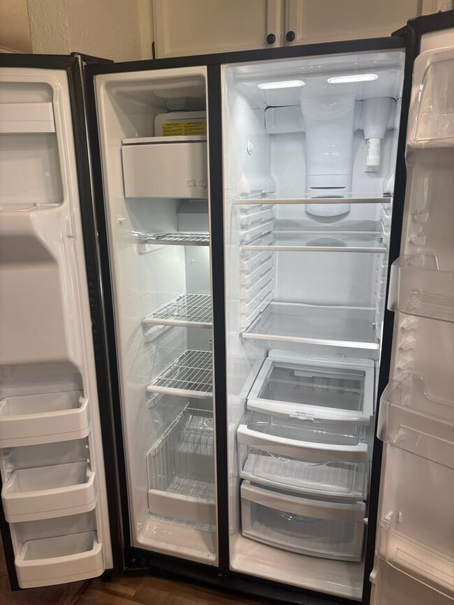 Building Photo - Beautiful 4 Bedroom Single Story For Rent In Roseville!