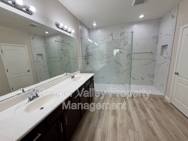 Building Photo - 2425 W Bronco Butte Trl