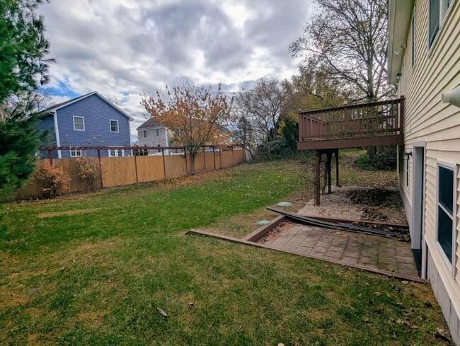 Building Photo - 47 King Phillip St