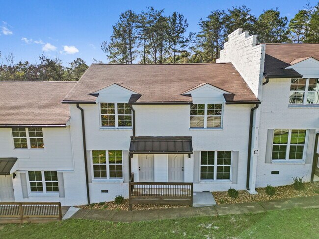 Building Photo - 400 Gallery Ln