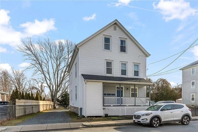 Building Photo - 268 Metacom Ave