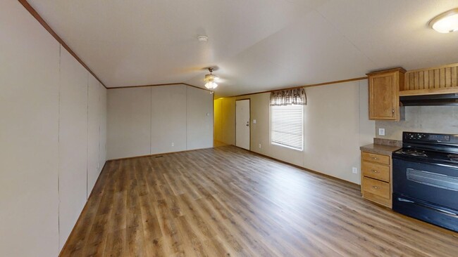 Building Photo - Charming 3-Bedroom Home with Fenced Yard