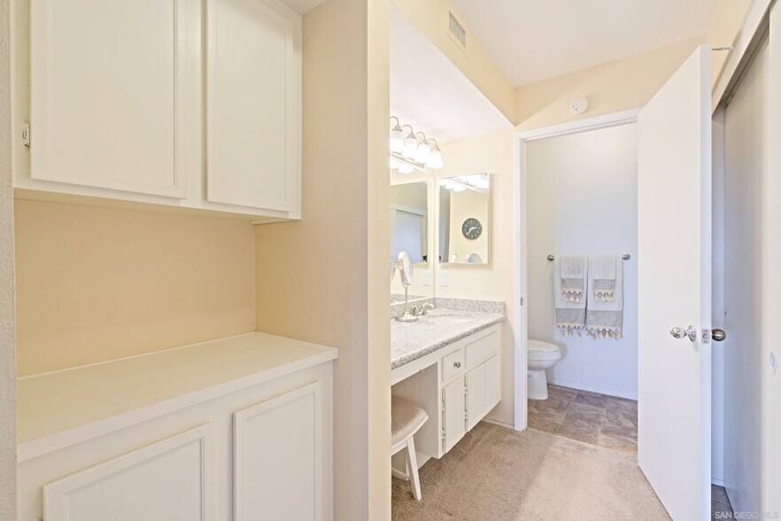 Building Photo - 5985 Dandridge Ln