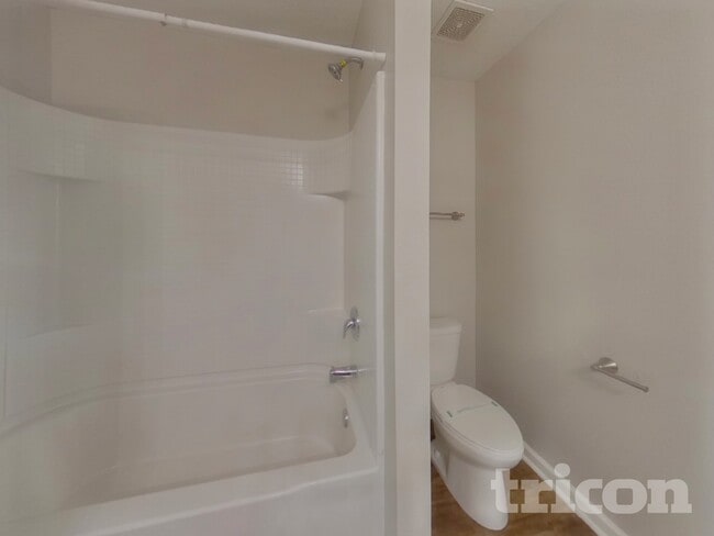 Building Photo - 1058 Lancelot Dr