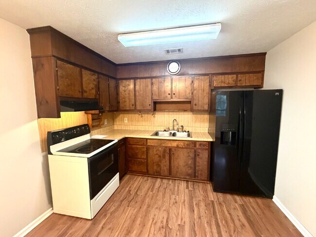 Building Photo - Check out this lovely 4 sided brick home located in Pine Mountain, GA