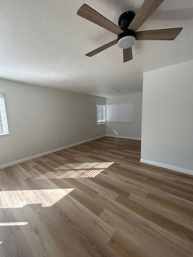 Building Photo - Beautiful Remodeled 3 Bedroom 2 Bath Home,...