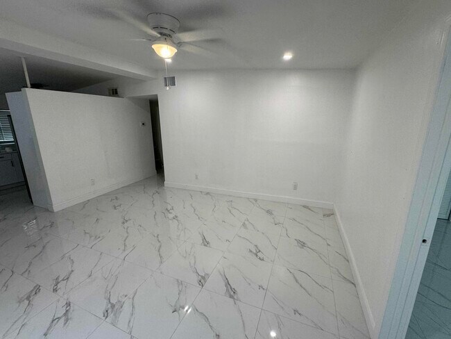 Building Photo - 508 Palm Ave