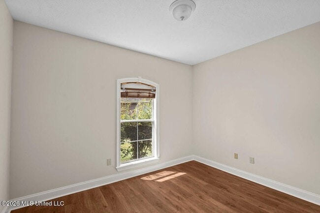 Building Photo - 102 Avery Forest