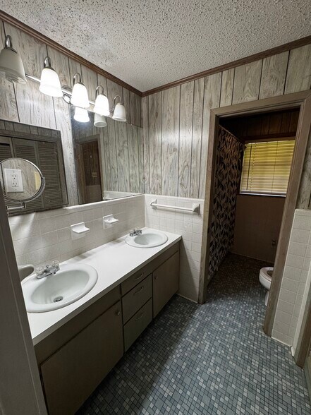 Master Bathroom - 117 Steed Rd