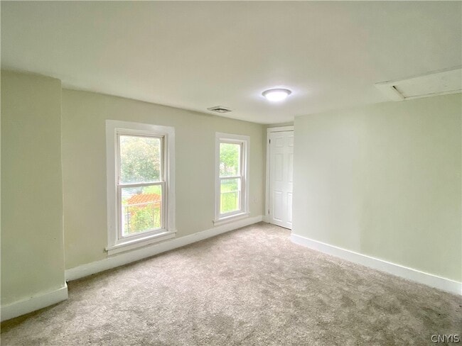 Building Photo - 17 Florence St