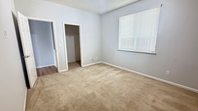 Building Photo - New listing! Bright and Spacious, Close to Parks and Trails