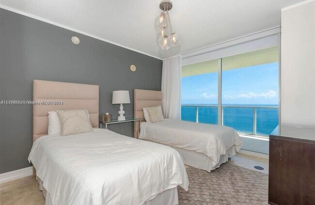 Building Photo - 16699 Collins Ave
