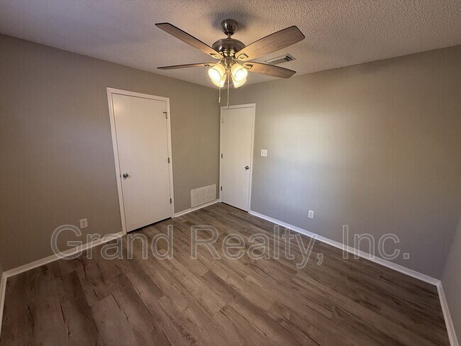 Building Photo - 3965 Deerwood Cir