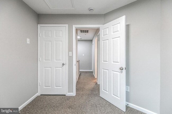Building Photo - 1043 Downing Ct