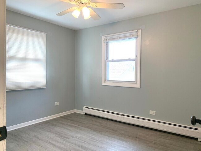 Building Photo - 7300 S 78th Ave