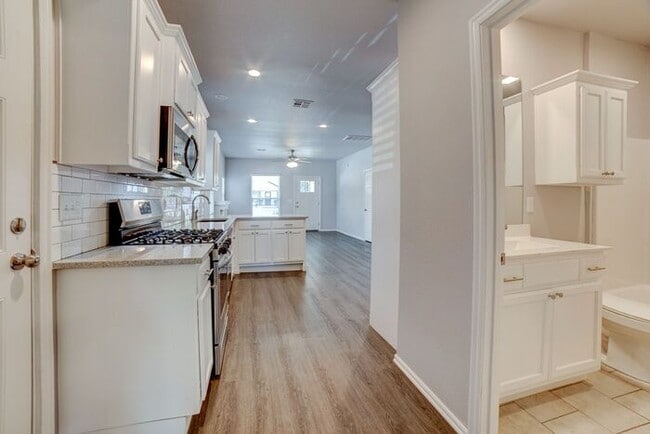 Building Photo - 1/1 Duplex Near TU With Large Fenced Yard!