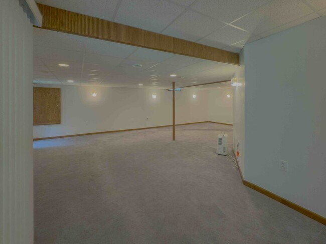 Building Photo - Exceptional Lease Offering in Novi Schools!