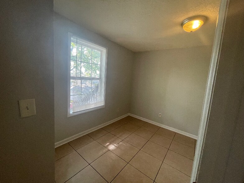 Building Photo - 103 W 17th St