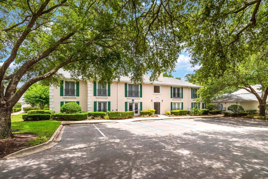 Building Photo - 13715 Richmond Park Dr N