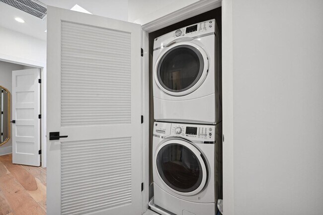 Building Photo - FURNISHED style in NoMA with Garage Parking