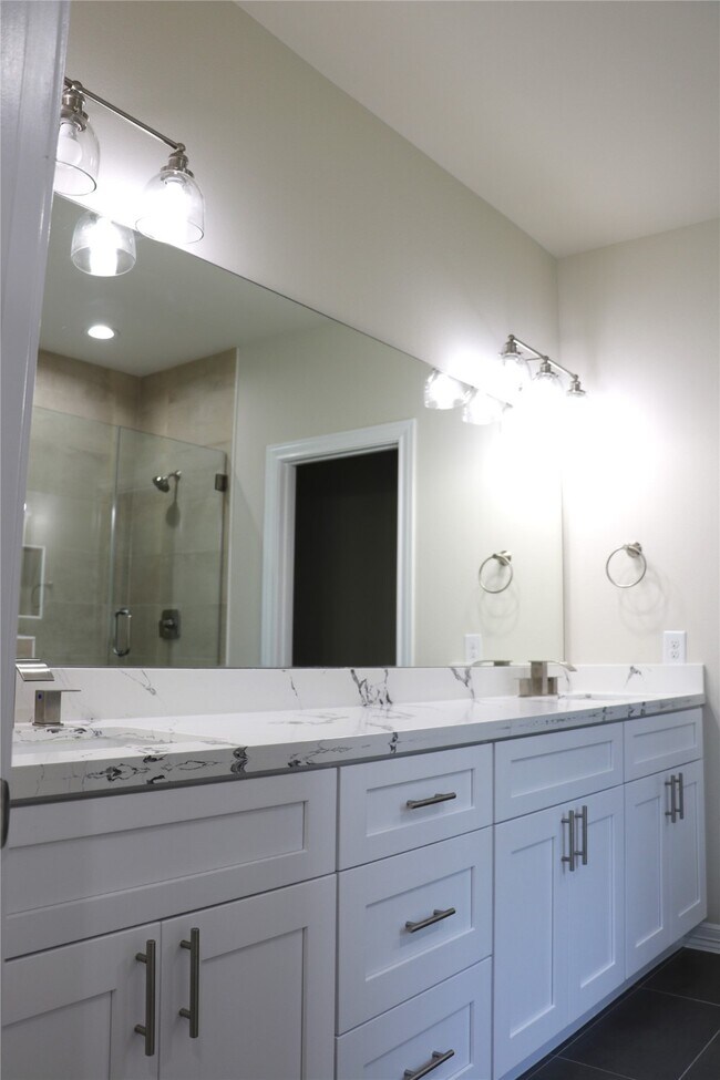 Building Photo - 16610 Bonnie Sean Dr