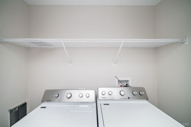 Building Photo - 16 Villa Ct