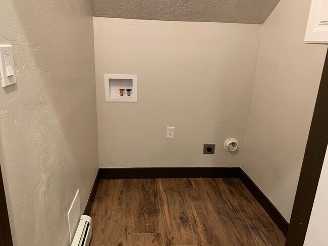 Building Photo - Newly Remodeled One Bedroom in The Avenues...