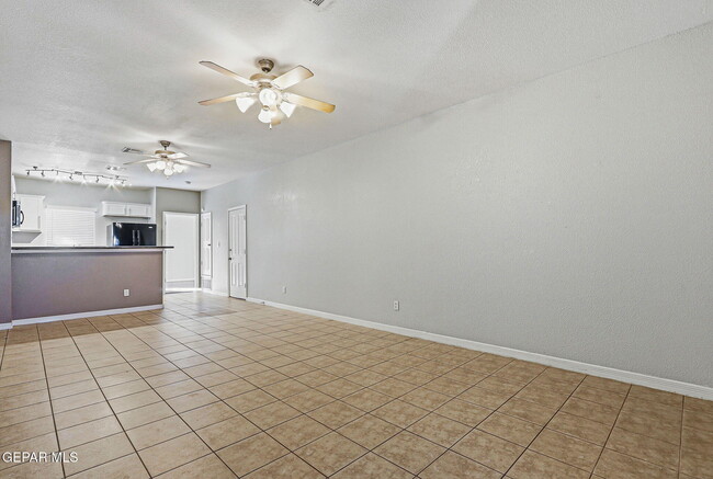 Building Photo - 3150 N Yarbrough Dr